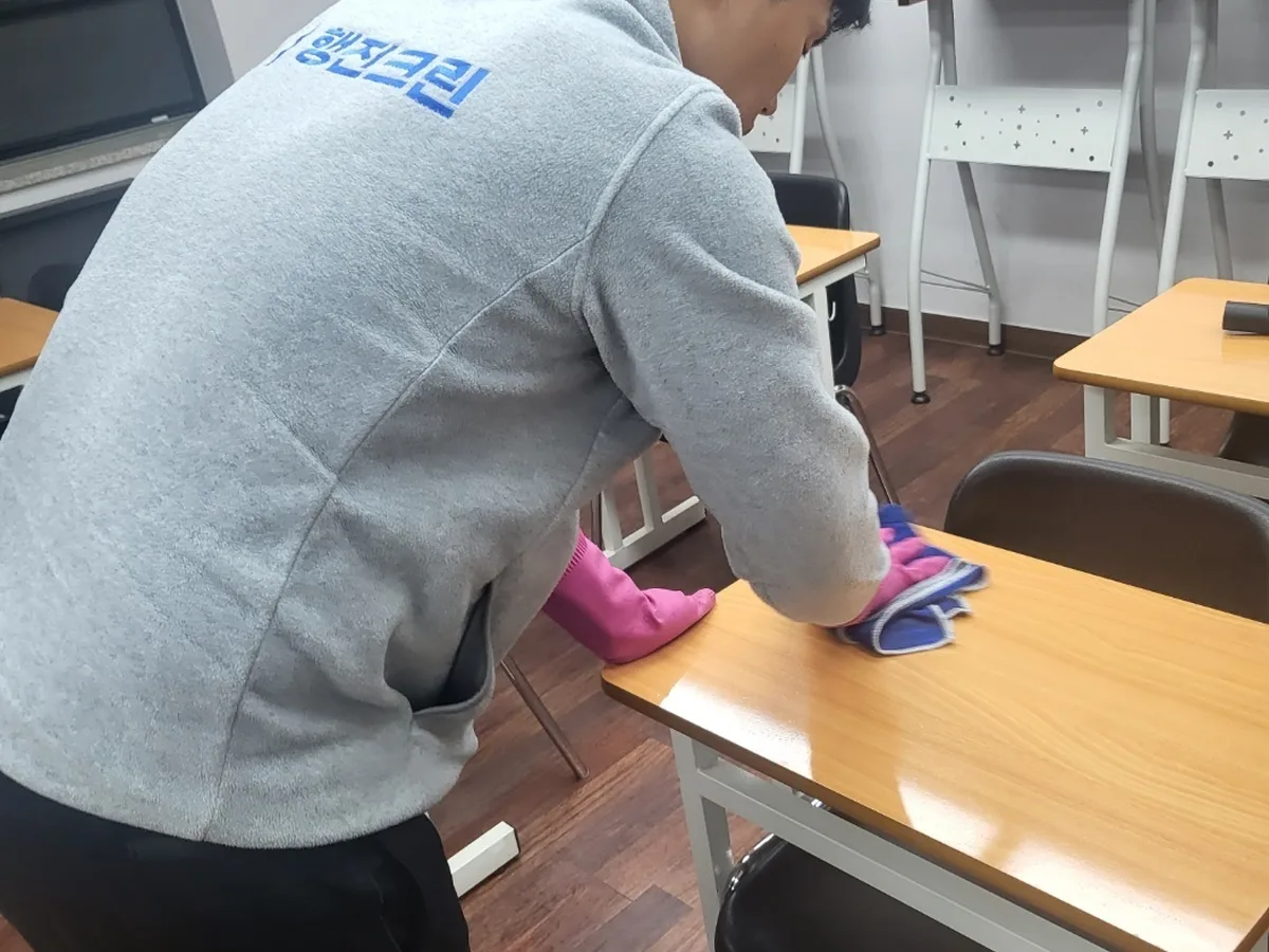 용인시 수지구 동천동 유치원 책걸상 교실 위생청소 사례 - 행진크린